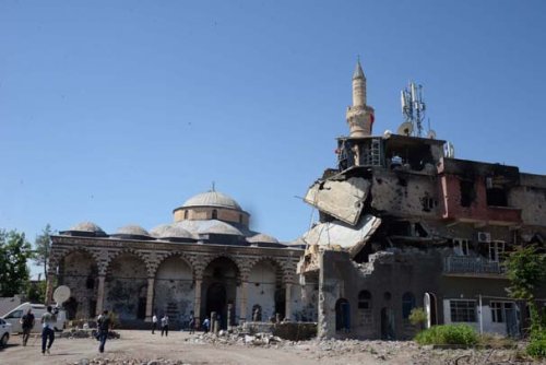 Sur’un sembolü Kurşunlu Camii'nin fotoğrafları dehşete düşürdü