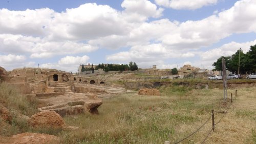 Kuzey Kürdistan'daki 1400 yıllık galeri mezar ilk defa ziyaretçilere açıldı