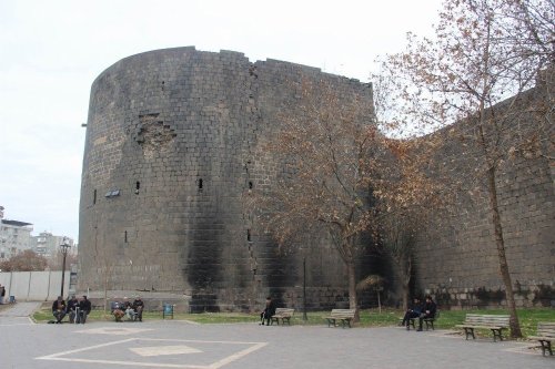 Diyarbakır’da tarih ‘dökülüyor’