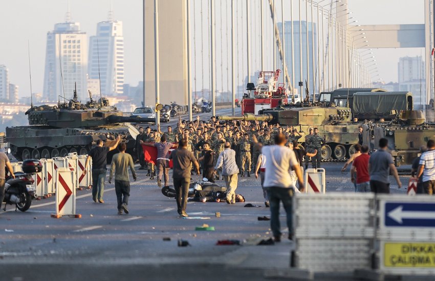 Fotoğraflarla teslim olan Türk askerleri