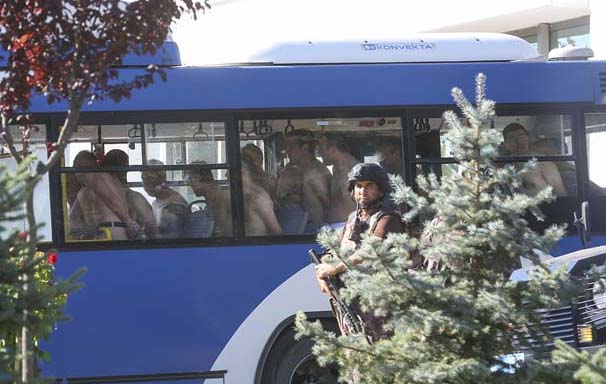 Fotoğraflarla teslim olan Türk askerleri