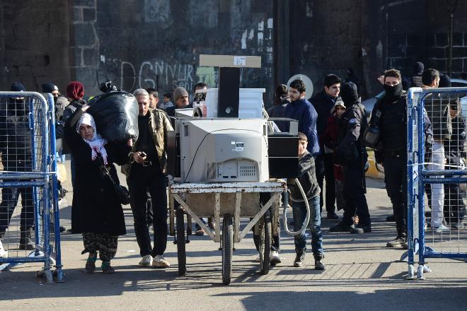 Sur'da genişletilen yasak sonrası göç