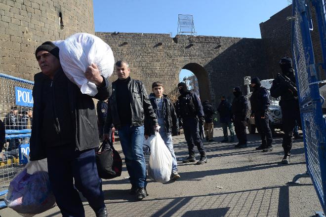 Sur'da genişletilen yasak sonrası göç