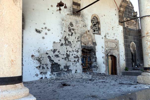 Sur’un sembolü Kurşunlu Camii'nin fotoğrafları dehşete düşürdü