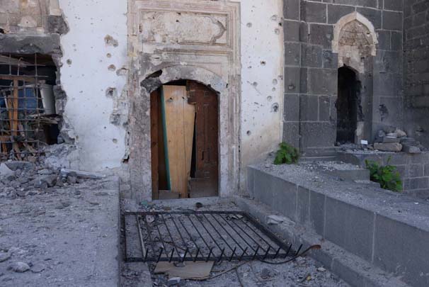 Sur’un sembolü Kurşunlu Camii'nin fotoğrafları dehşete düşürdü