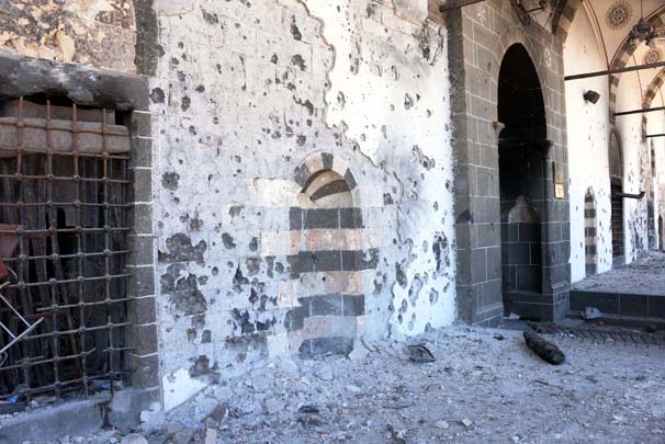 Sur’un sembolü Kurşunlu Camii'nin fotoğrafları dehşete düşürdü