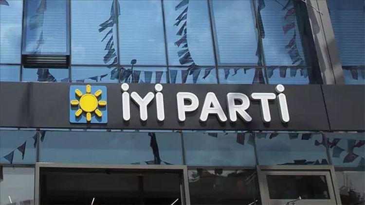 İYİ Parti'de peş peşe istifalar!