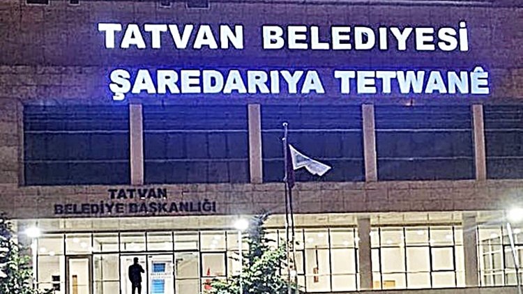 DEM Parti'ye geçen belediye Kürtçe tabela astı!