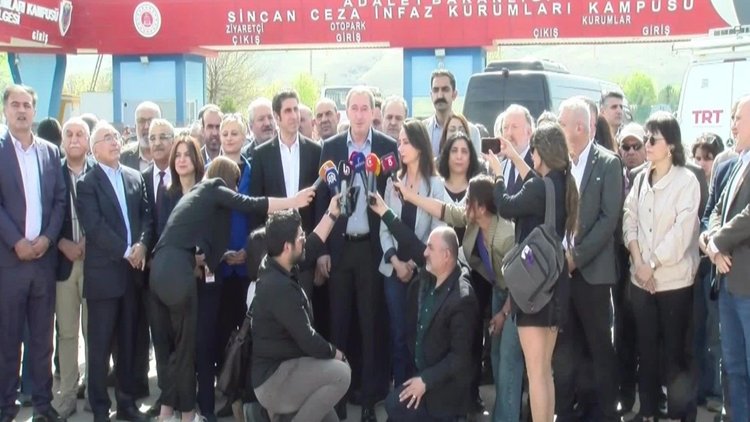 DEM Parti'den Kobanê Davası öncesi Sincan Cezaevi önünde açıklama