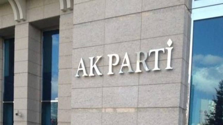 AK Parti'de 7 il başkanı görevden alındı
