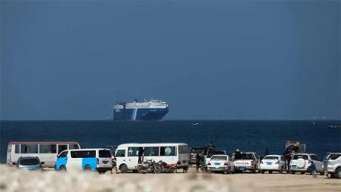 Yemen açıklarında ticari gemiye füze saldırısı: Su almaya başladı
