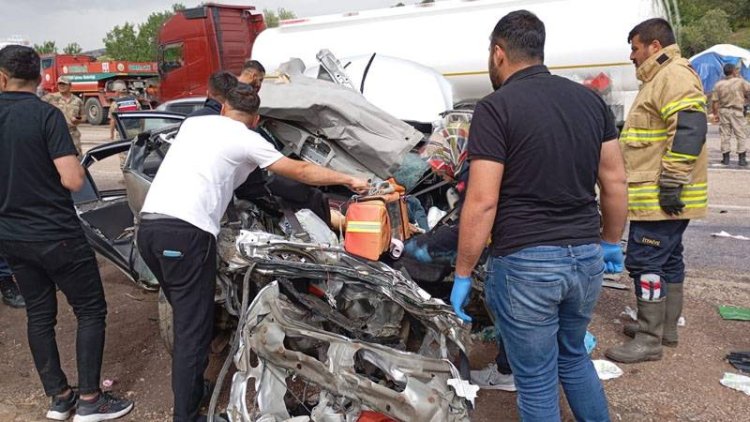 Adıyaman'da otomobil ile TIR çarpıştı: 2 ölü, 3 yaralı