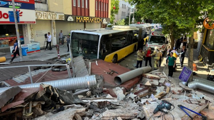 İstanbul Küçükçekmece'de bina çöktü