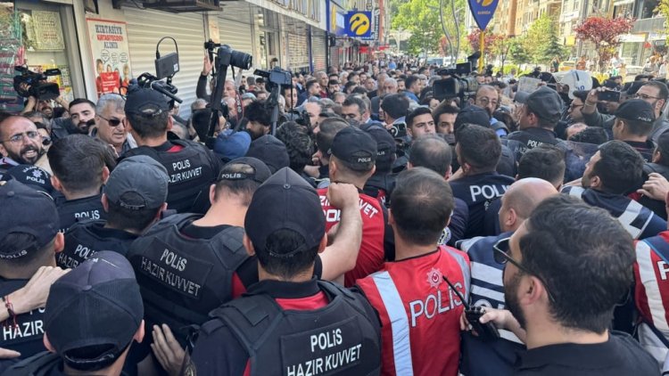 Hakkari'de kayyum protestosuna polis müdahalesi