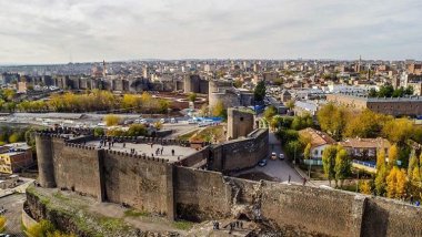 Diyarbakır'dan 'Kürtçe'ye şerh koyma' tepkisi
