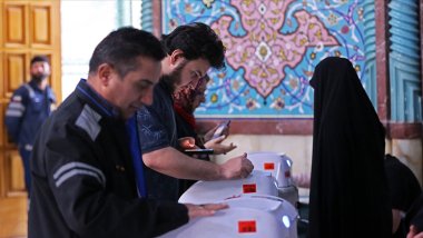 İran'da oy işlemi süreci saat 20.00'ye kadar uzatıldı