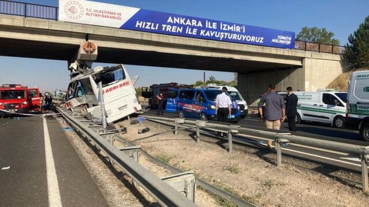 Otubusa Agiriyê qeza kir: Gelek mirî û birîndar hene!