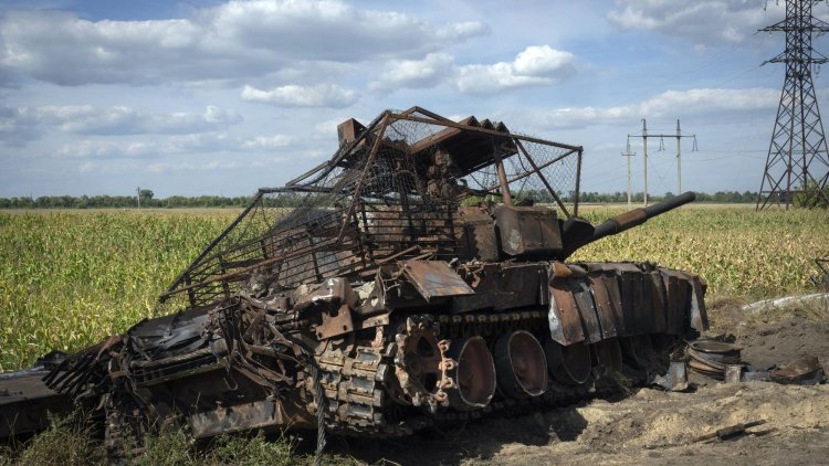 Ukrayna, Rusya'da havalimanı ve askeri üssü vurdu