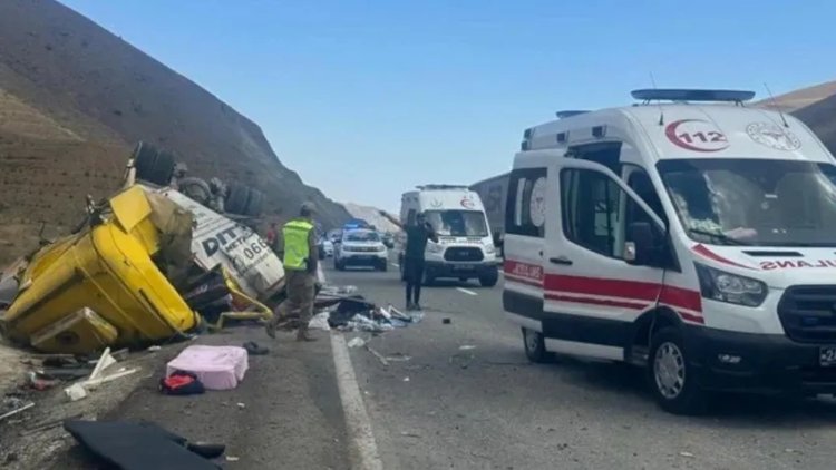 Erzincan'da feci kaza: 4 ölü, 2 yaralı