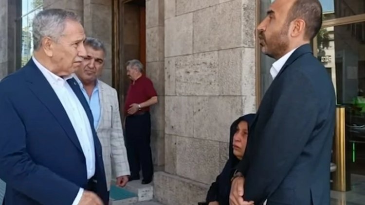 Bülent Arınç, Meclis Önündeki Emine Şenyaşar'ın Yanında: 'Allah Yardımcınız Olsun'