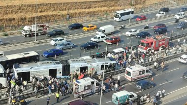 İstanbul'da metrobüs kazası: Ölü ve yaralılar var