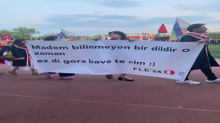 ODTÜ mezuniyet töreninde açılan Kürtçe pankart büyük beğeni topladı