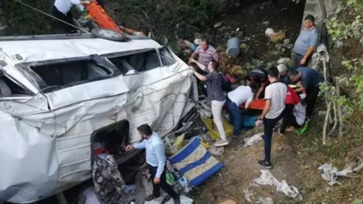 Mînîbusa karkerên Rihayî qeza kir: Miriyek û gelek birîndar hene