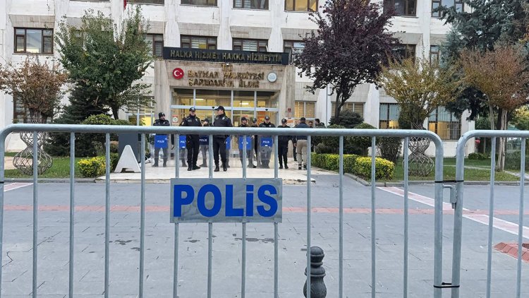 Mardin, Batman ve Halfeti belediyelerine kayyum atandı