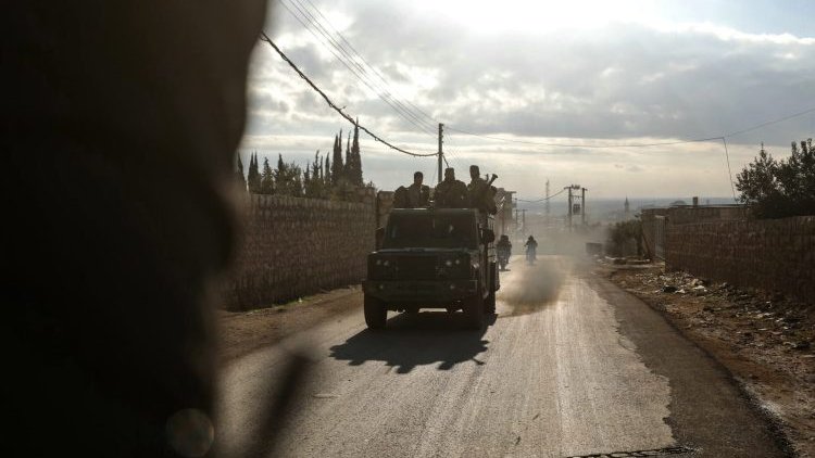 Suriye'de HTŞ ve Esad arasında çatışmalar şiddetlendi: 100 ölü