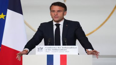 Fransa Cumhurbaşkanı Macron: 'Kürtler gibi özgürlük savaşçılarını terk etmeyeceğiz'