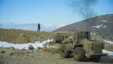 SOHR: İsrail, Şam kırsalında bulunan Hermon Dağı’na helikopter pisti kurdu