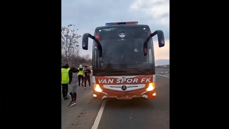 Vanspor futbolcuları ve teknik heyetine Elazığ’da saldırı!