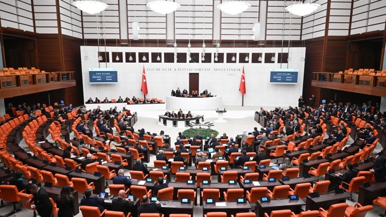 TBMM'de Kürtçe gerilimi: İyi Parti ve DEM'li vekiller tartıştı