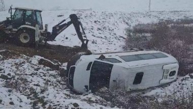 Bingöl’de işçileri taşıyan minibüs devrildi: 9 yaralı