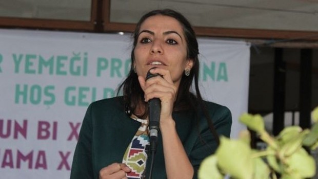 Parlamenteriya Perlementara HDP Tugba Hezar hat betalkirin