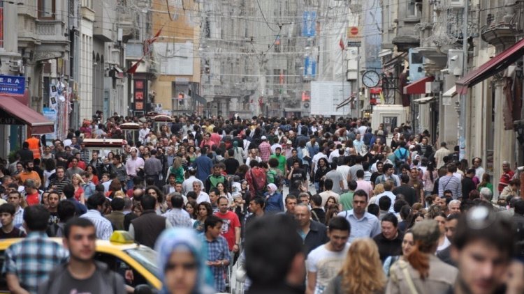 Rapirsiya Gezici: Li Tirkiyê ji her 3 kesan 2 kes deyndar in