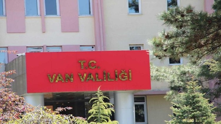 Li Wanê hêzên ewlehiyê gule li mînîbûsa koçberan reşandin