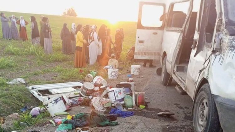 Li Qoserê mînîbusek wergeriya: 2 kesan canê xwe ji dest dan, 17 birîndar