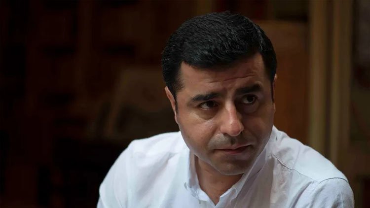 Selahattin Demirtaş birin Amedê