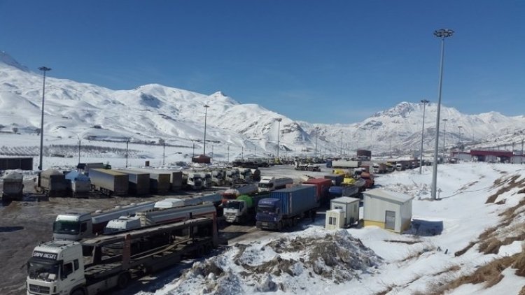 Hacî Omeran- Hêzên ewlehiyê dest danîn ser otobuseke Îranê