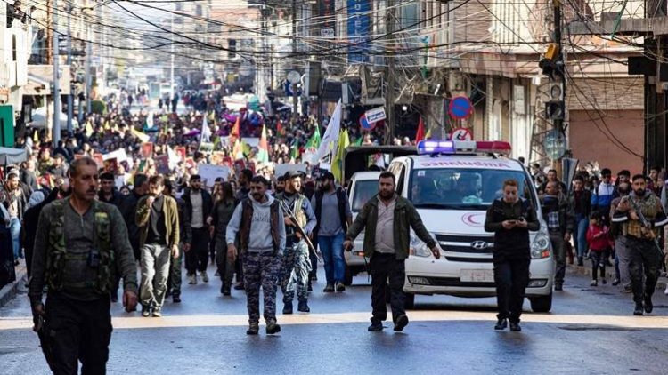 Li Qamişlo welatî li dijî êrîşên Tirkiyê daketine qadan