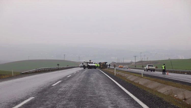 Li Amedê wesayîta leşkerî wergeriya: 6 birîndar