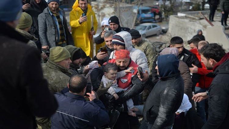 Li Mereşê piştî 31 demjimêran pitikek bi saxî hat rizgarkirin