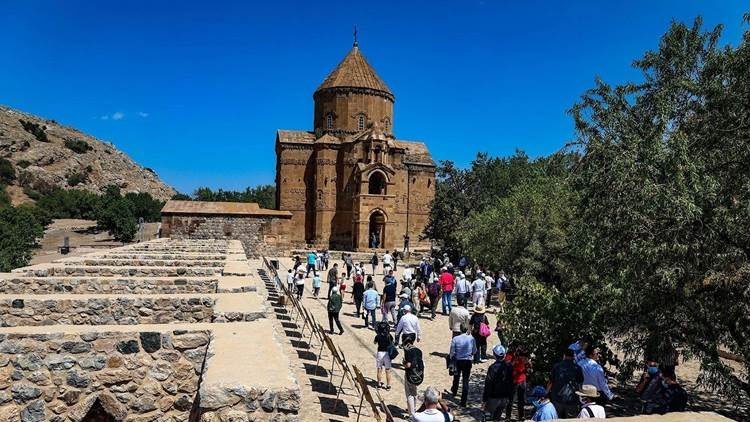 Di 6 mehan de zêdeyî 184 hezar geştyaran serdana Wanê kiriye