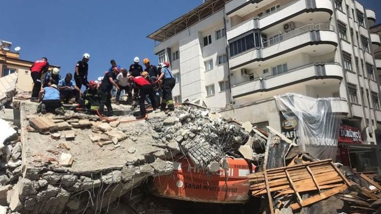 Li Dîlokê avahiyek hilweşiya: Kesek di bin de mir