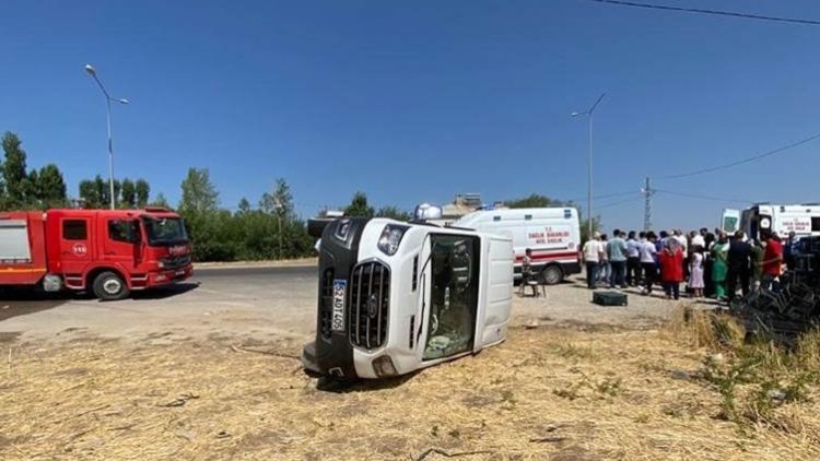 Li Wanê mînîbusek wergeriya: 14 birîndar