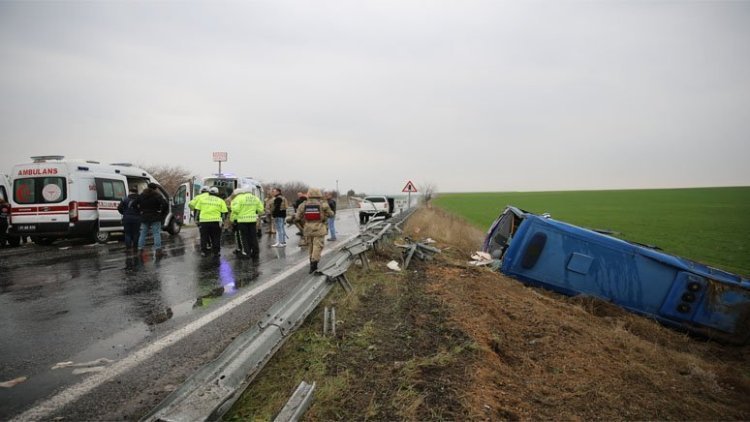 Li Amedê minîbûsa girtîgehê wergeriya: 23 birîndar