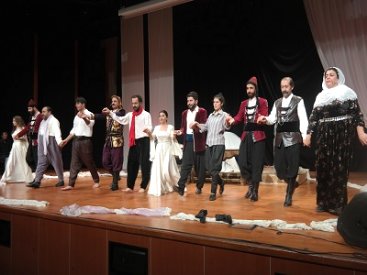 Kürtçe Hamlet oyunu