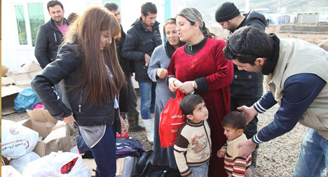 Kürt yemekleri satarak yardım topladı