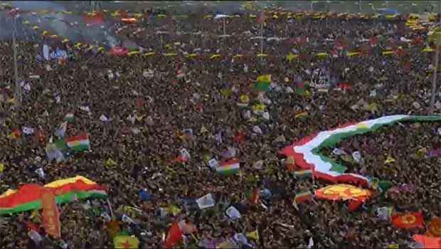 Amed’de yüzbinler Newroz alanında